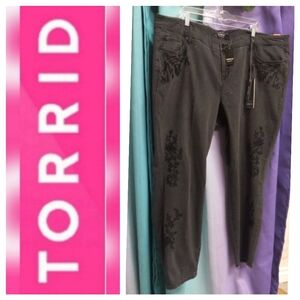 Torrid Embroidered Boyfriend Premium  Size 26R Jeans